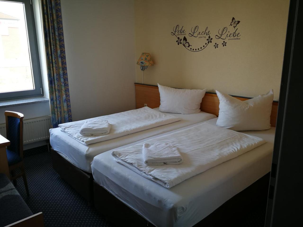 Hotel Near By Laatzen Exterior photo